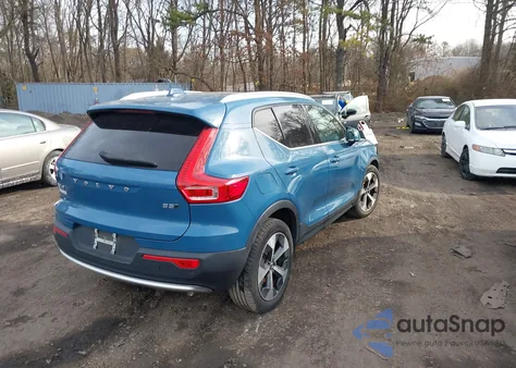 2023 Volvo Xc40 B5 Plus Bright Theme z USA, uszkodzony, nr VIN YV4L12UNXP2939177